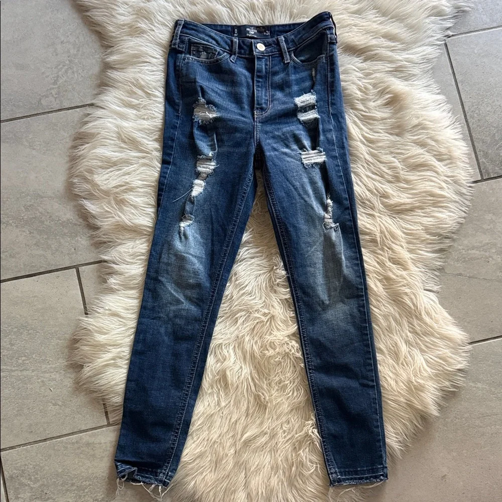 👖HOLLISTER HIGH RISE CROP JEANS👖 - Picture 2 of 6